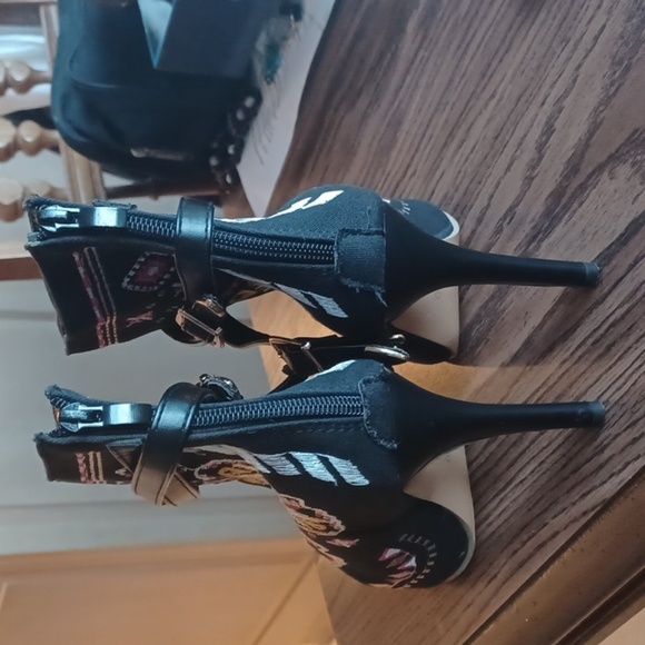 Unique Embroidered stiletto booties. Never worn,  38, sz 7, unbranded, well made - Picture 4 of 6